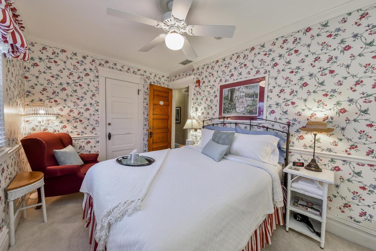 Harrison House Bed & Breakfast Naperville Pokoj fotografie